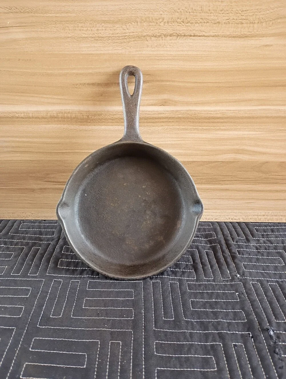 Cast Iron Skillet in Dark Gray - Classic Home Kitchen Fry Pan